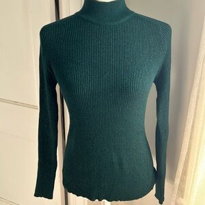 Yal New York Mock Turtleneck Sz. Lg. EUC